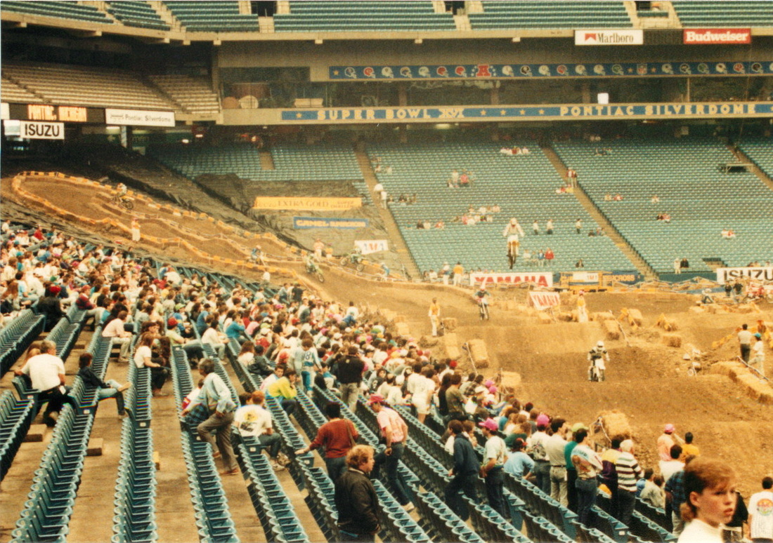 The Pontiac Silverdome: from dream arena to symbol of American decay, US  sports